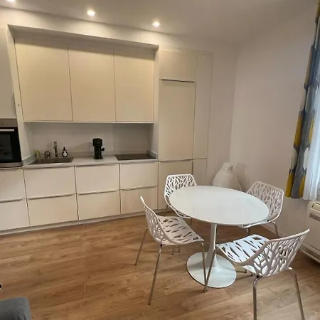 Aurelie - Charming 1br Trottel - By Tgb Apartmán *